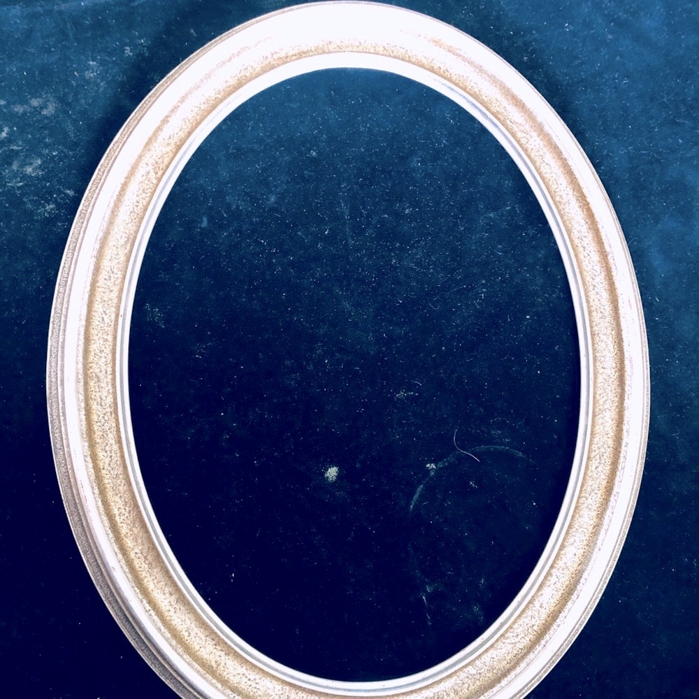 7 gorgeous vintage oval fram…